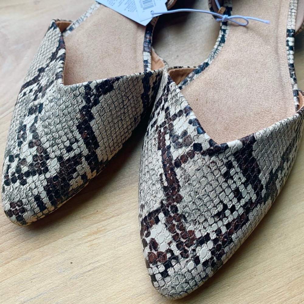 π
Old Navy Flat Faux Snakeskin Shoes 8 NWT π
- Picture 3 of 5